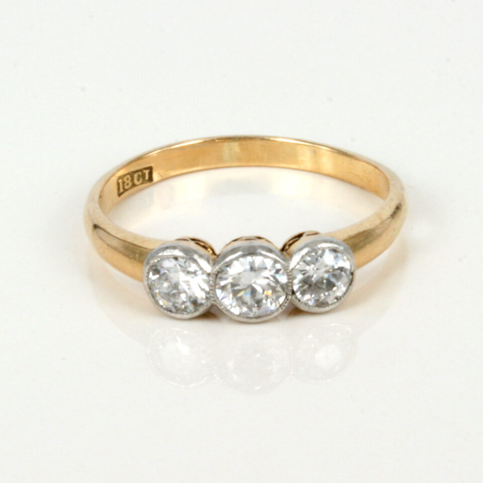 3-stone-diamond-ring-es219.jpg