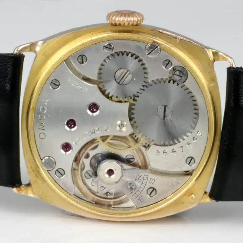 9ct-cushion-omega-m821-3.jpg