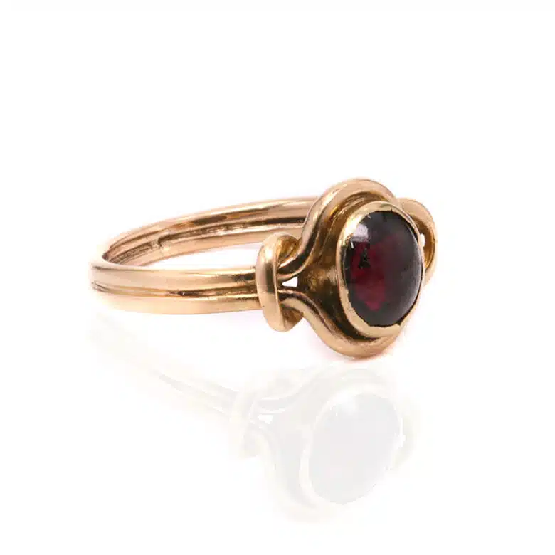 Antique-garnet-ring-ES8591-1