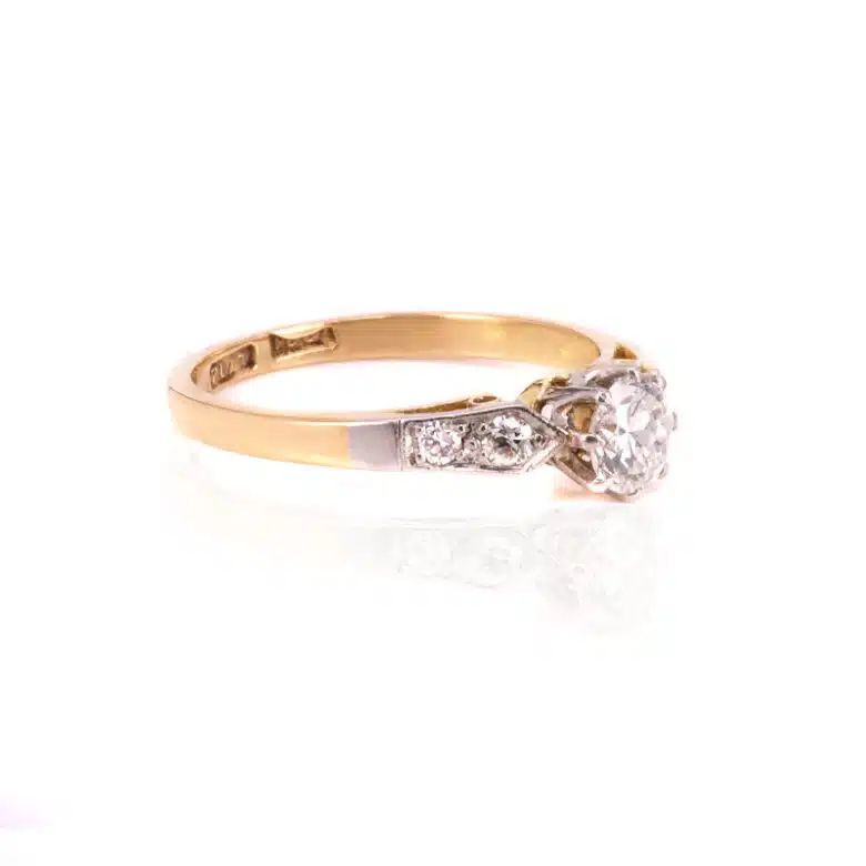 Diamond-ring-ES8844-1
