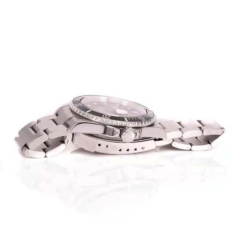 Rolex Submariner 16610 T with the new laser engraved rehaut