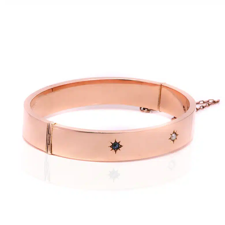 Sapphire-pearl-bangle-ES8074-01
