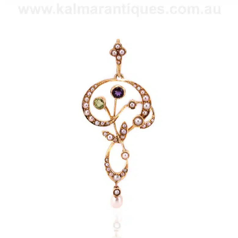 Suffragette-pendant-ES7038-1