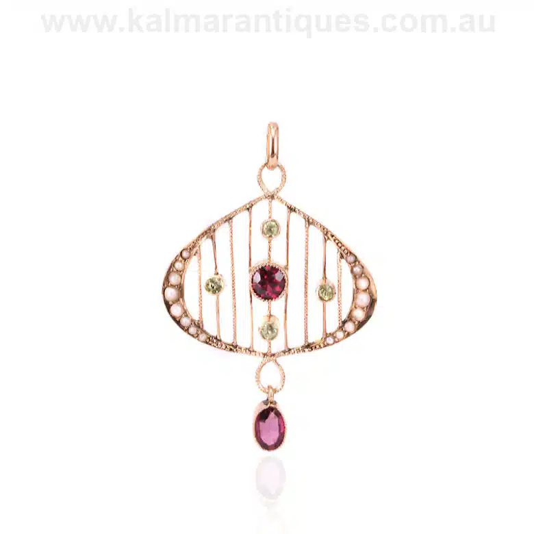 Suffragette-pendant-U226-1