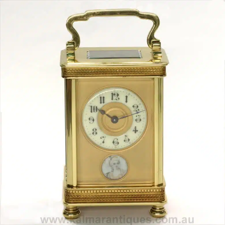 antique-carriage-clock-W565