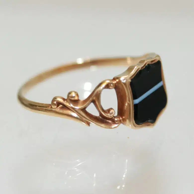 antique-onyx-ring-2.jpg
