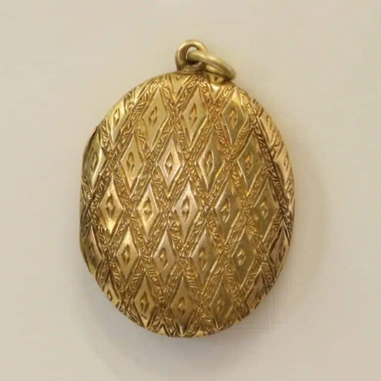 antique-oval-locket-es6936.jpg