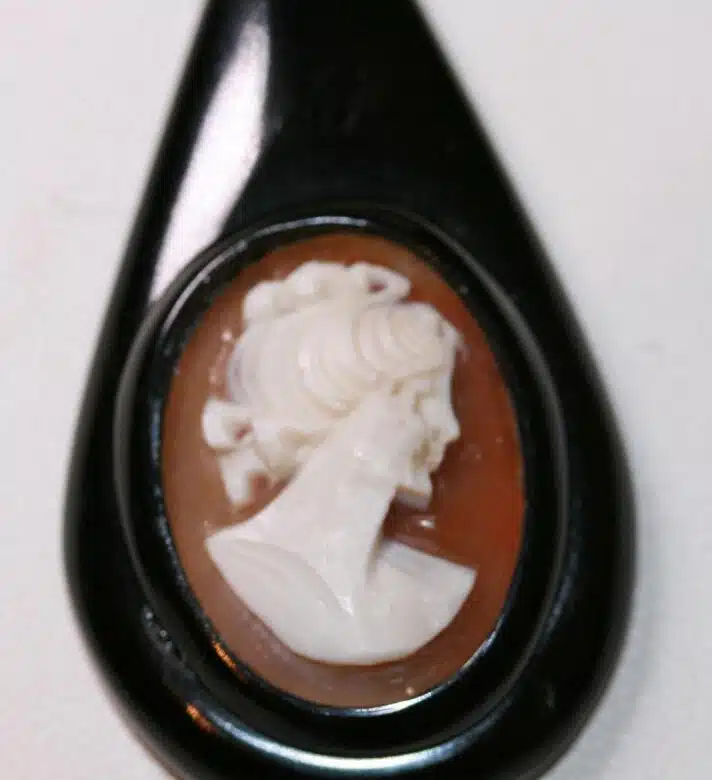 cameo-erings-close-new-new1.jpg