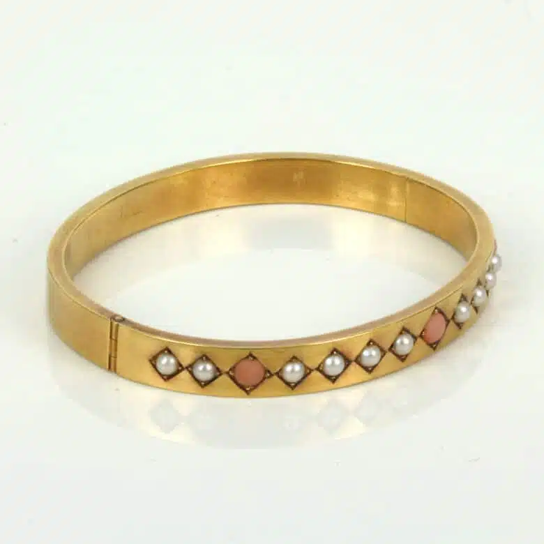 coral-pearl-bangle-es2463-2.jpg