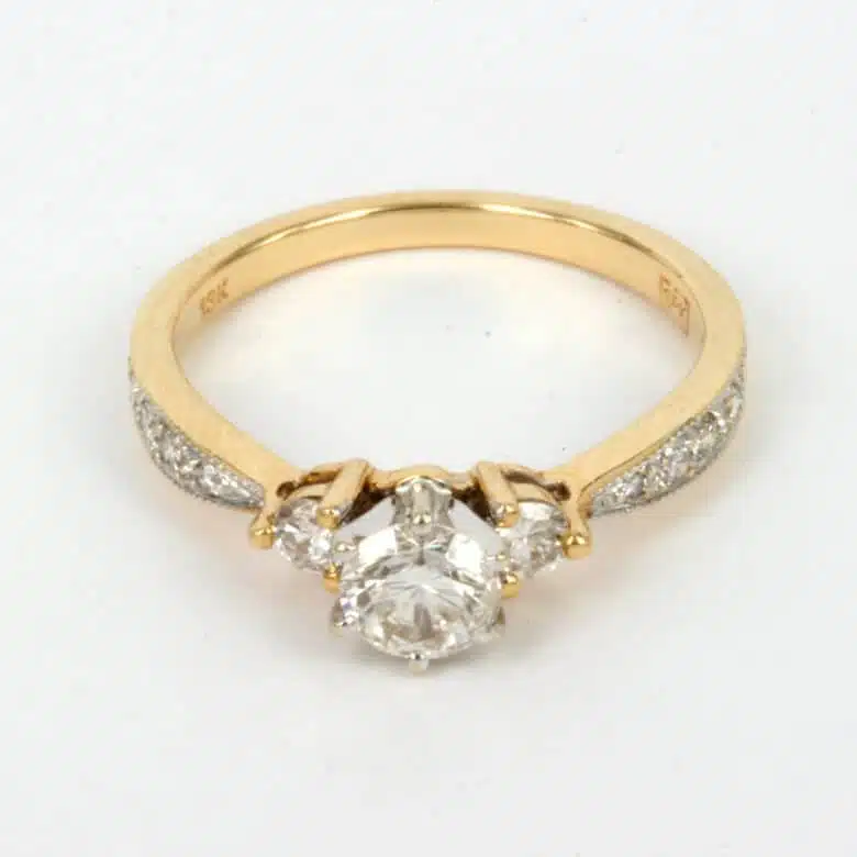 diamond-ring-m813-1.jpg