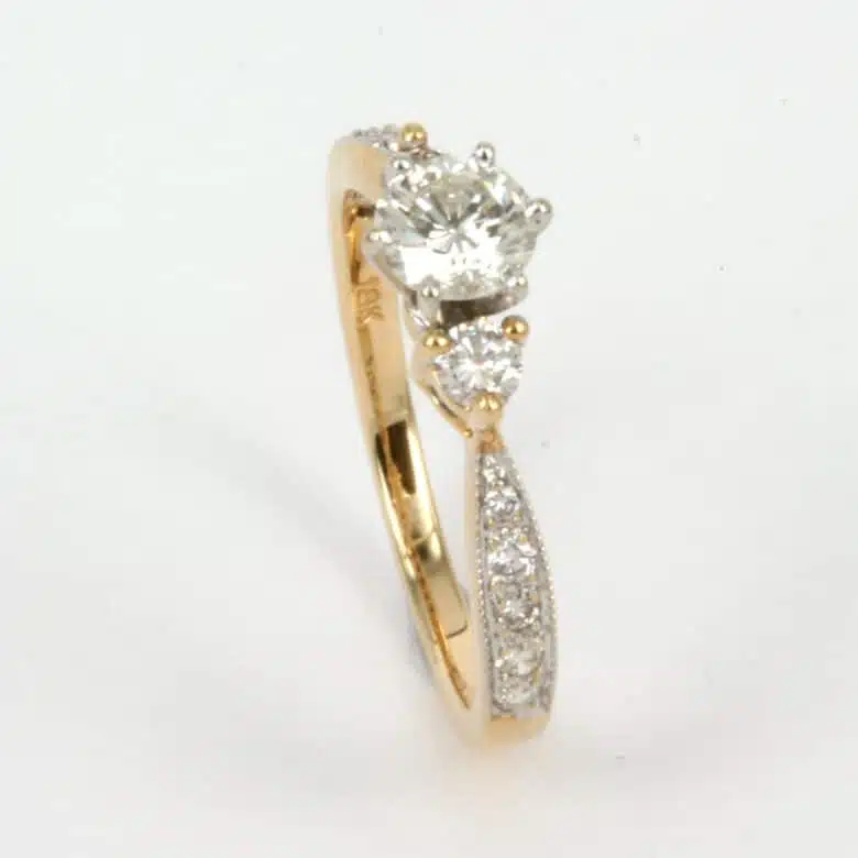 diamond-ring-m813-2.jpg