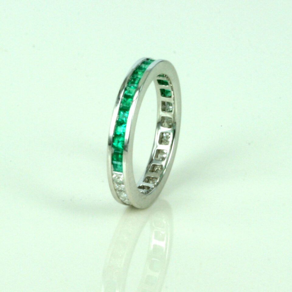 emerald-diamond-ring-580-4.jpg