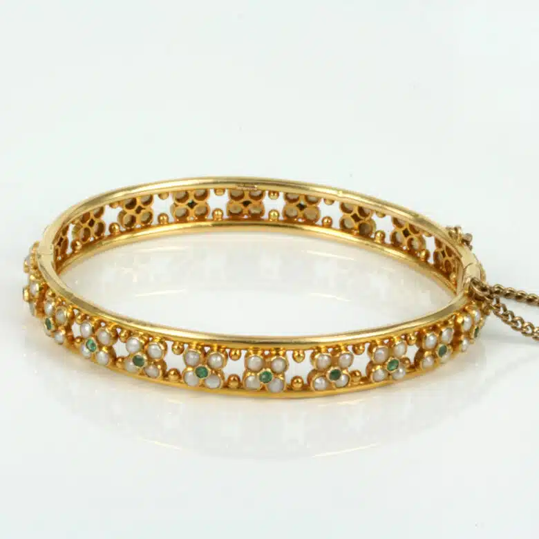 emerald-pearl-bangle-es2117.jpg