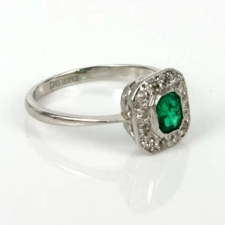 emerald-ring-es2479-1.jpg