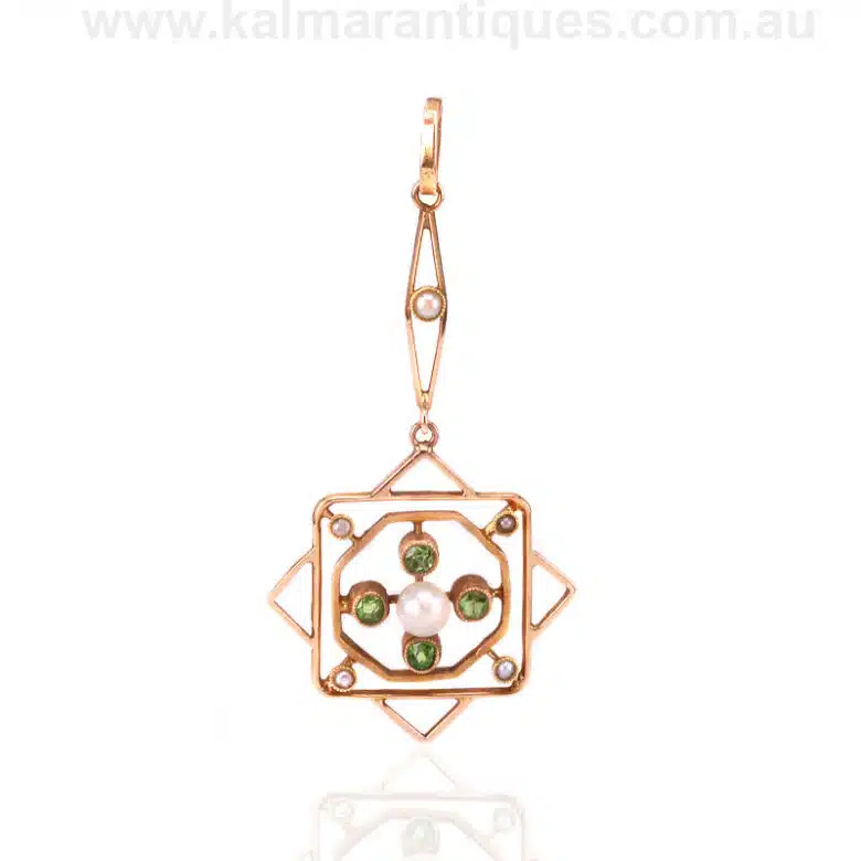 garnet-pearl-pendant-ES8508-1