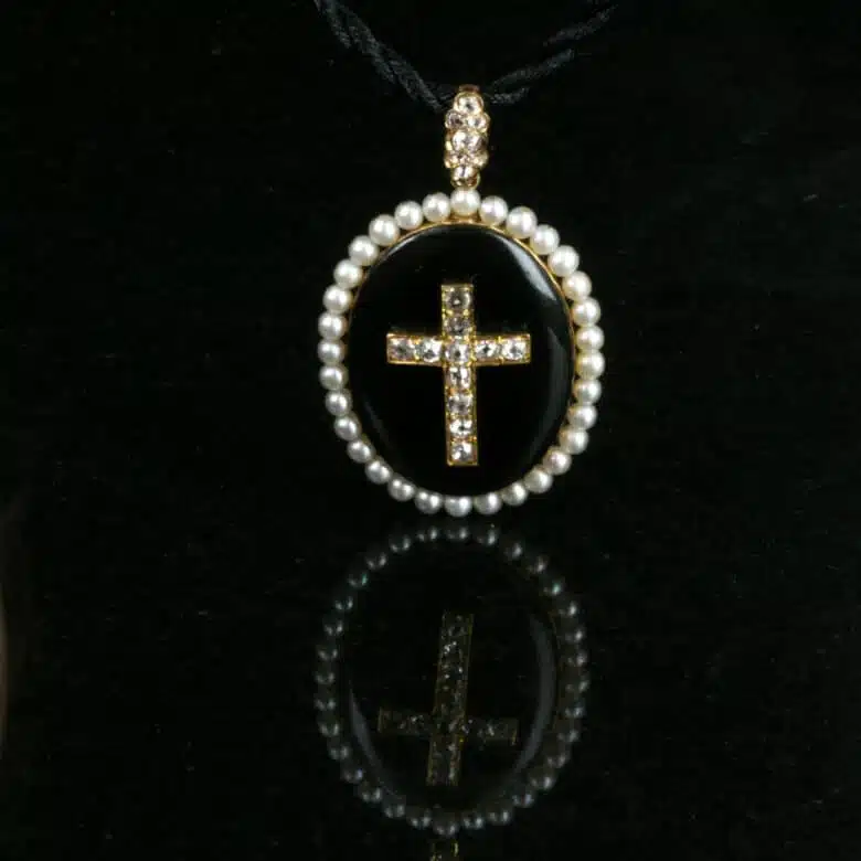 mourning-pendant-7648-3.jpg