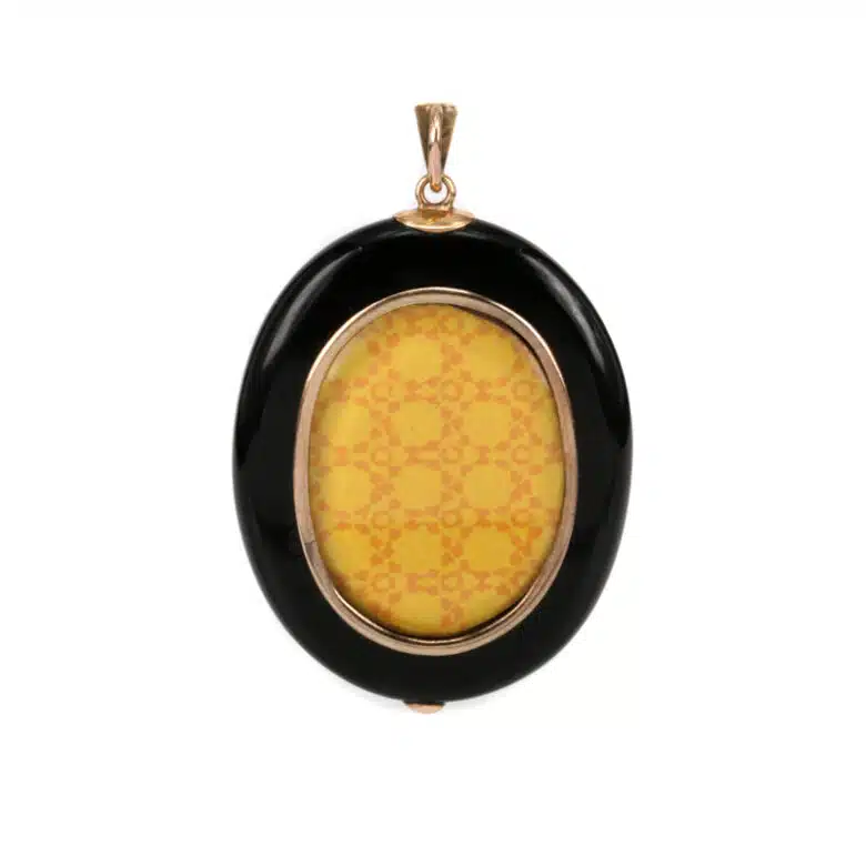 onyx-mourning-locket-Q445-2