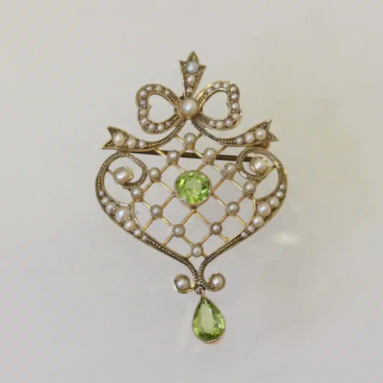peridot-pearl-brooch-1.jpg