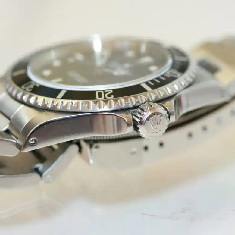 rolex-submariner-14060-3.jpg