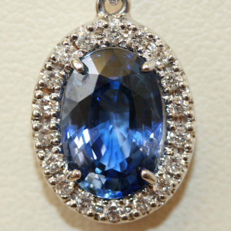 Ceylonese sapphire pendant.sapp-and-dia-23.jpg