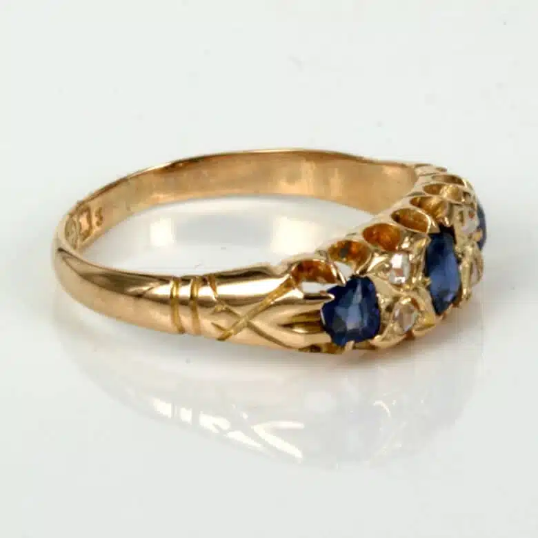 sapphire-diamond-ring-2785.jpg