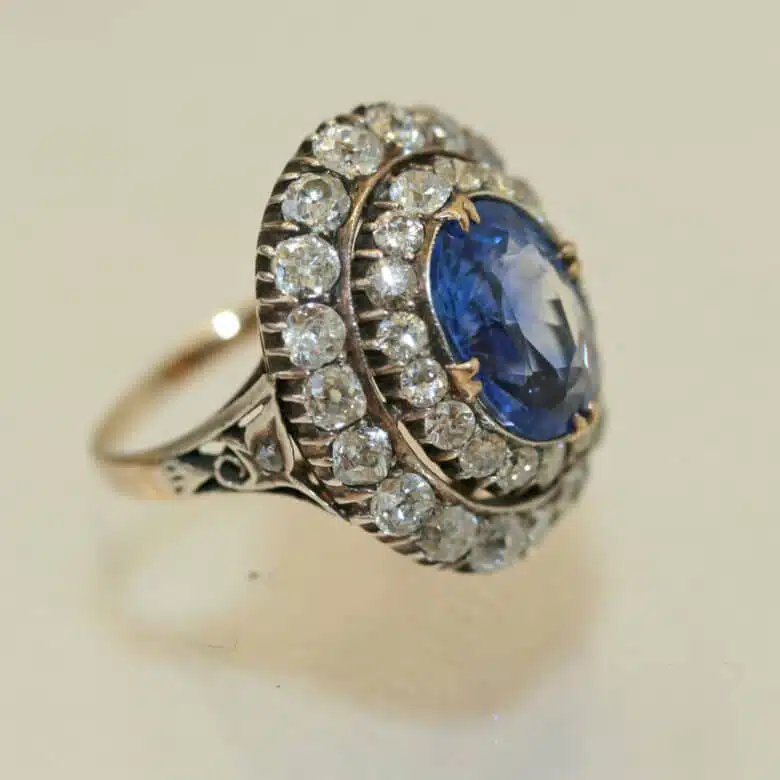 sapphire-diamond-ring-3.jpg