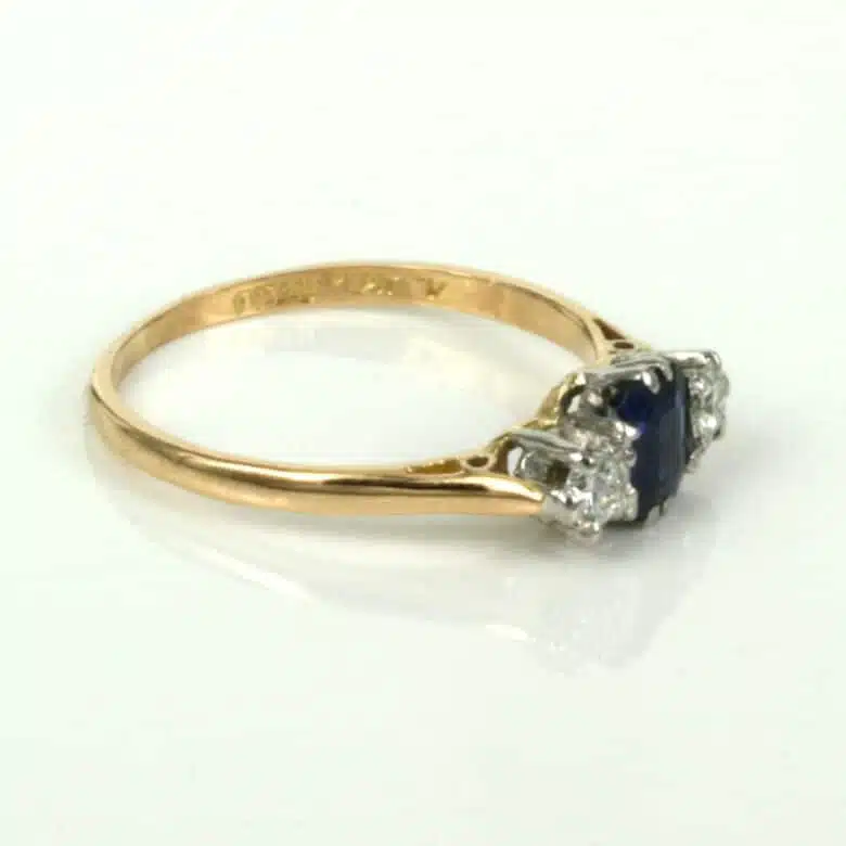 sapphire-diamond-ring-q744.jpg
