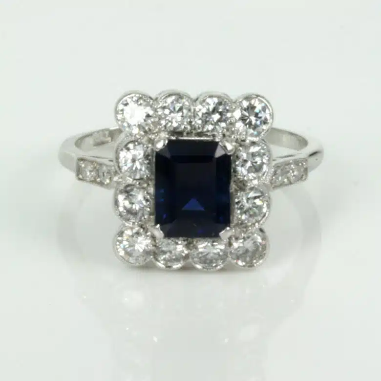 sapphire-engagement-ring-q118.jpg