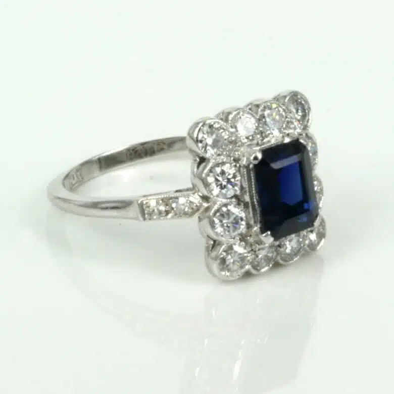 sapphire-ring-q118-1.jpg