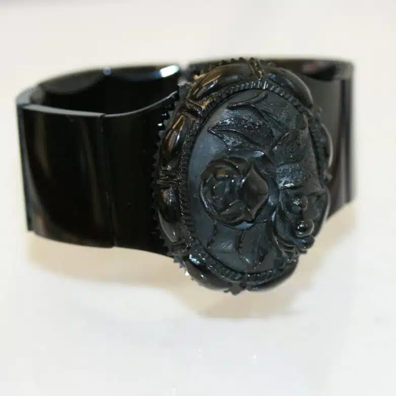 whitby-jet-3.jpg