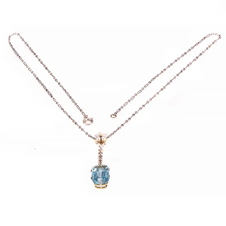 Aquamarine Art Deco necklace with a pearl and diamonds
