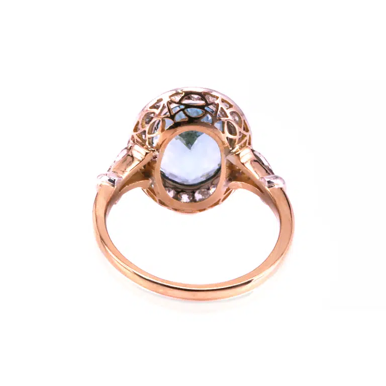 Spectacular aquamarine and diamond ring