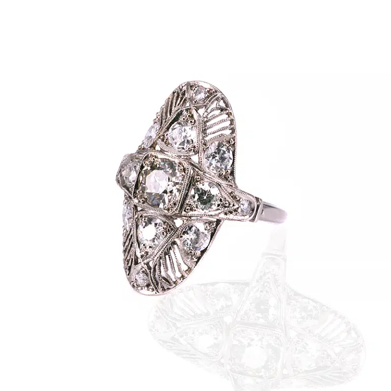 Lovely Art Deco 1920s diamond ring