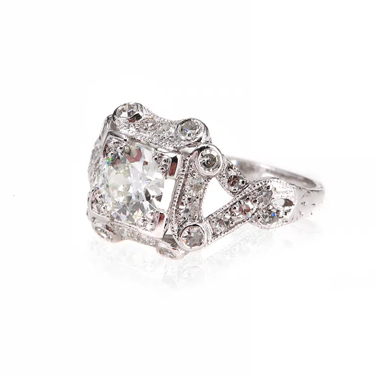 Stunning Art Deco diamond ring made in the 1920s