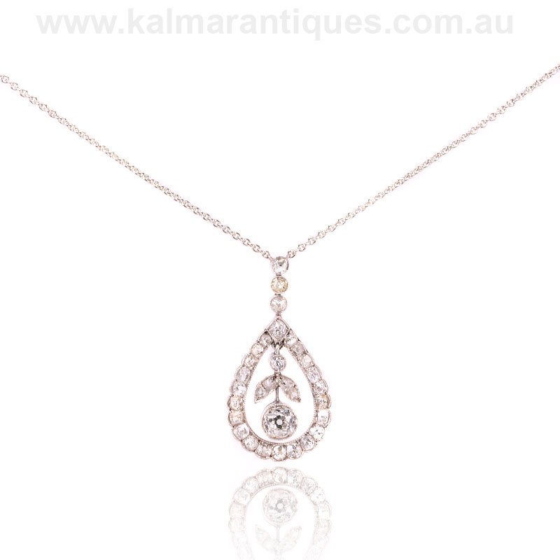 Art Deco diamond pendant set with 