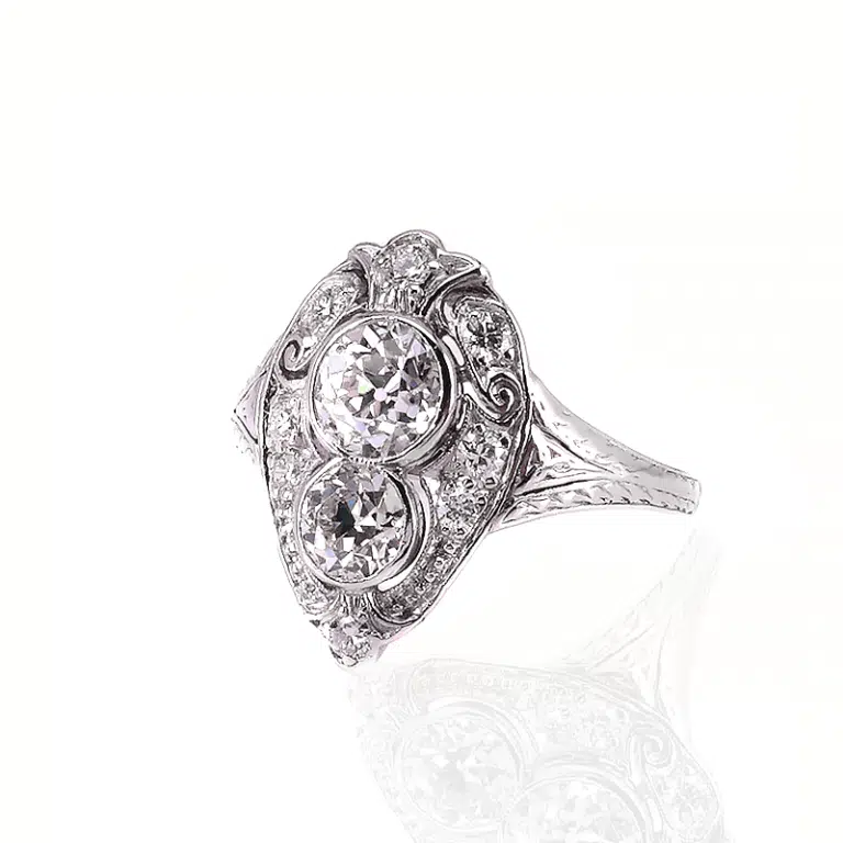 Magnificent Art Deco diamond ring from the 1930s