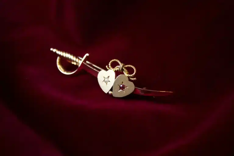 Why Choose Vintage Jewellery for Valentine's Day?
