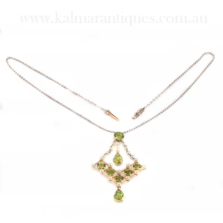 Art Deco peridot and pearl necklace