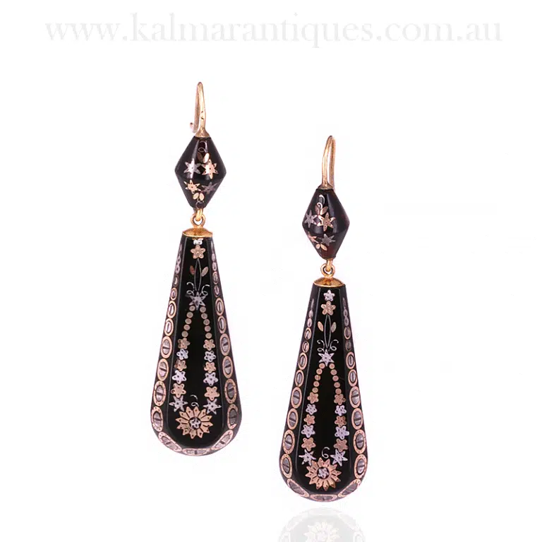 pique earrings
