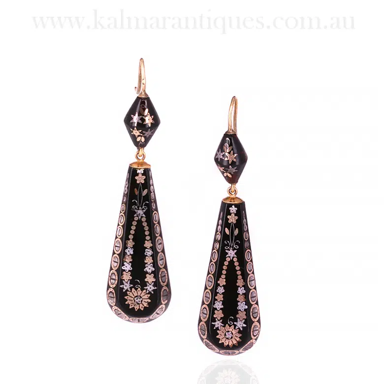 pique earrings